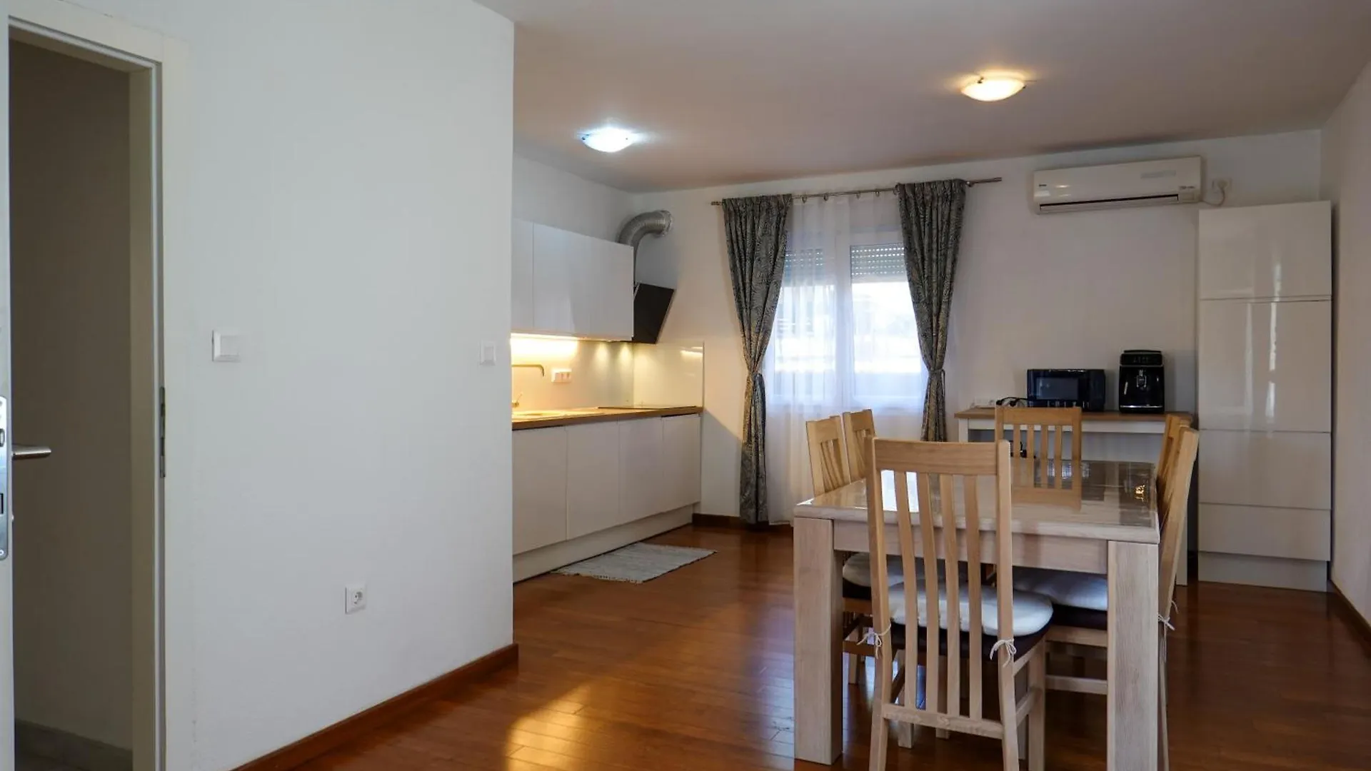 Apartments Nikolina Posedarje