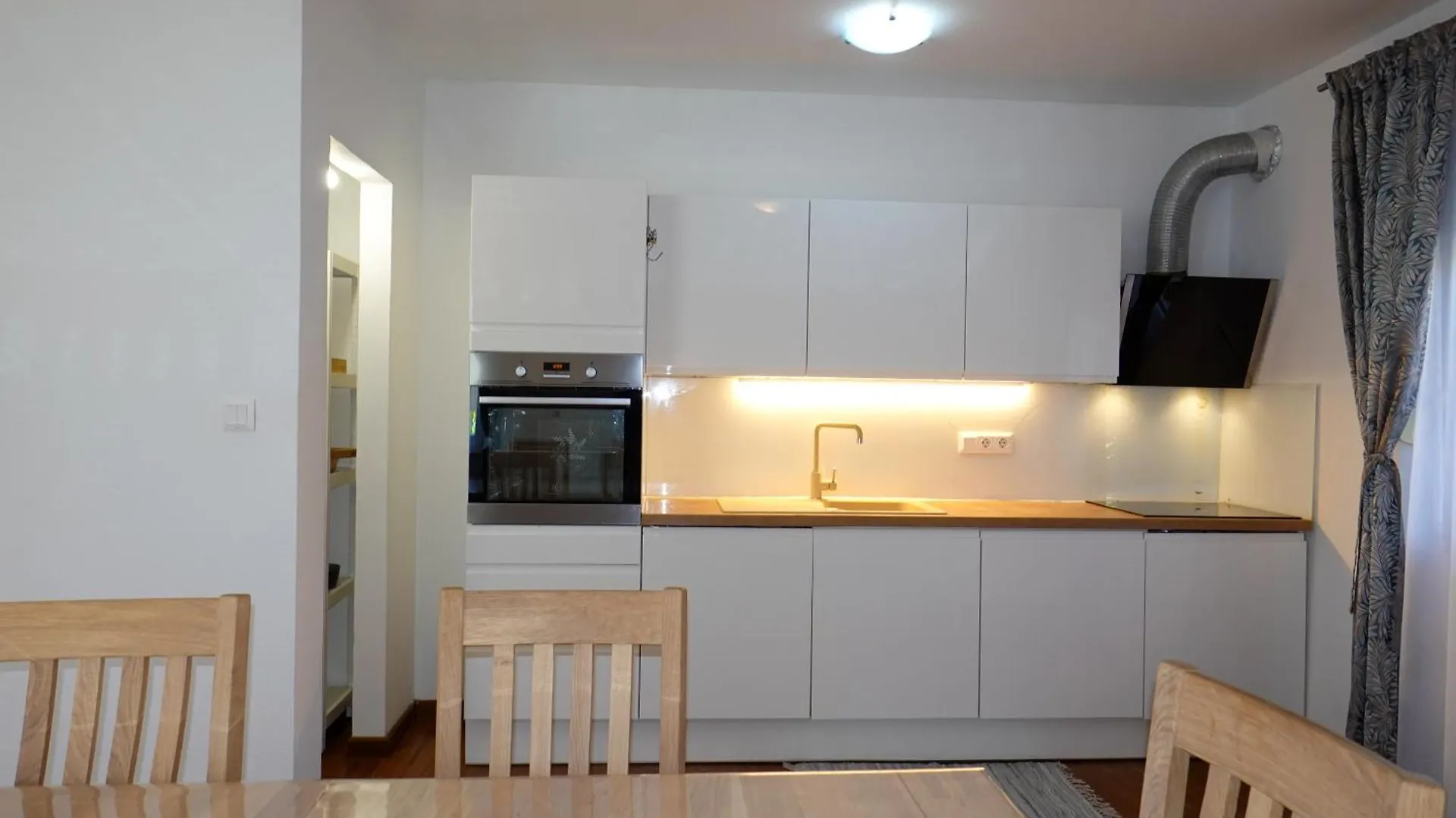Apartments Nikolina Posedarje 0*,  Hırvatistan