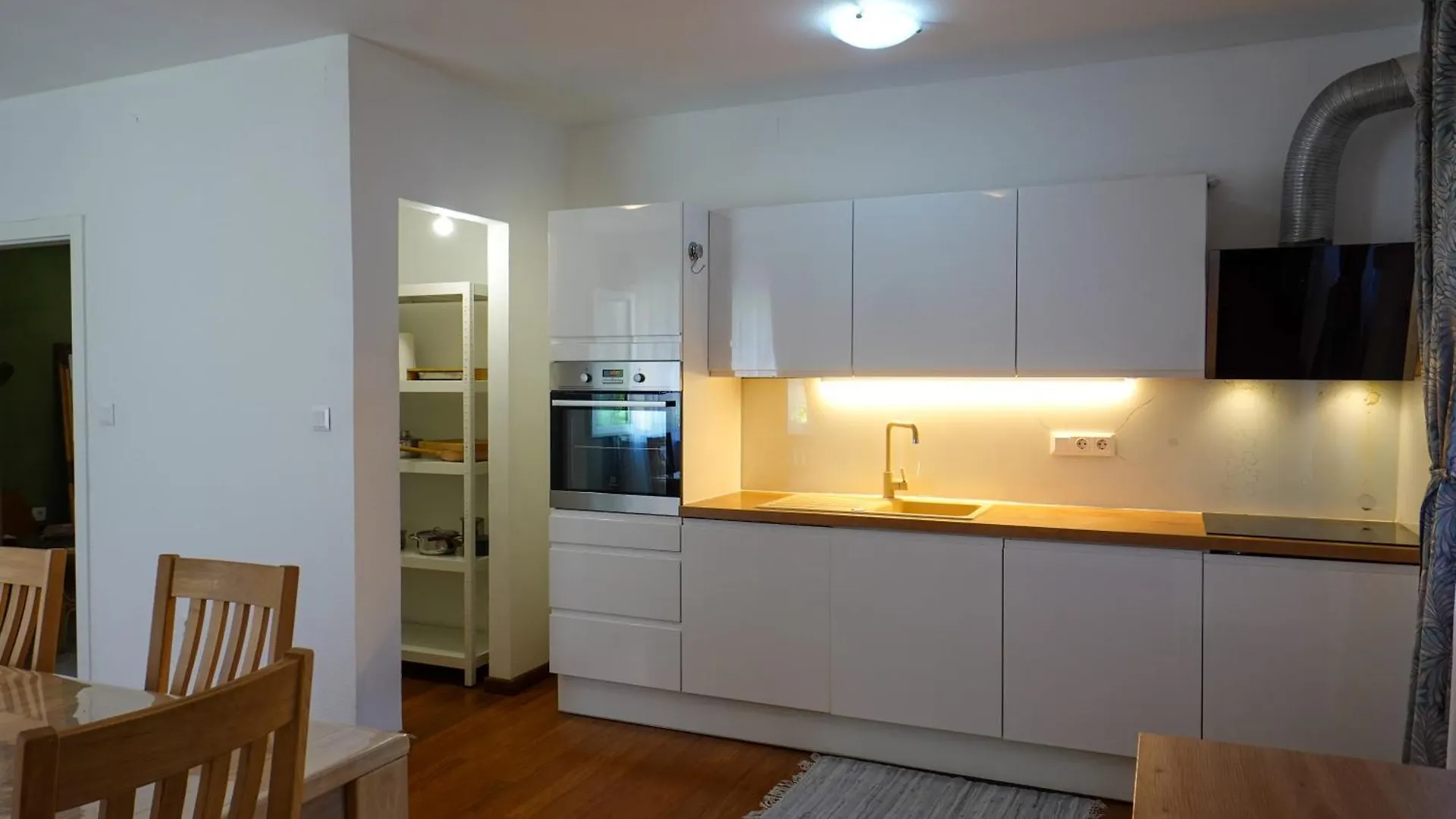 Apartments Nikolina Posedarje